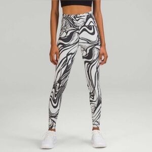 NWT lululemon athletica Black and White Patterned Leggings